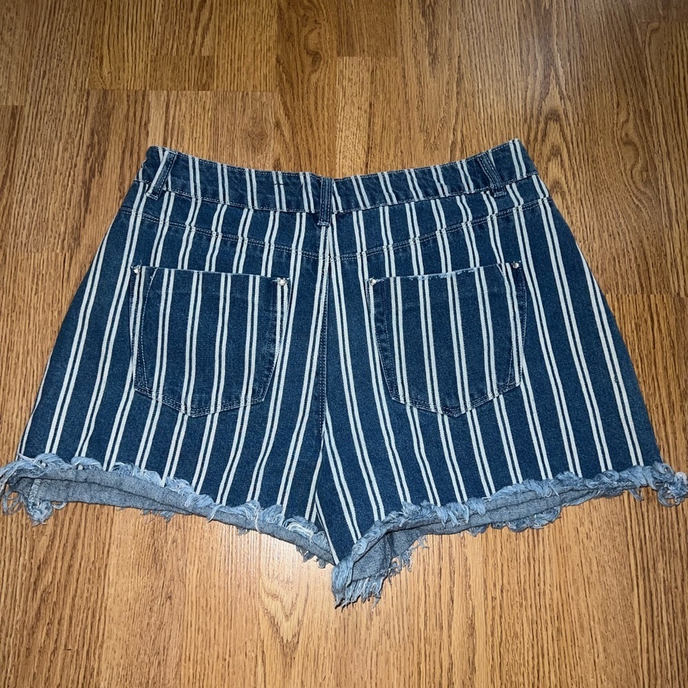 Jean Shorts - Picture 4 of 4